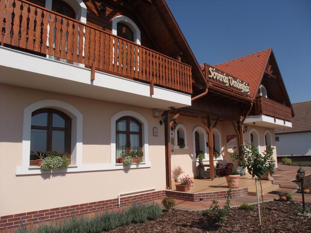 Sovirag Vendeghaz Hotel Hortobágy Buitenkant foto
