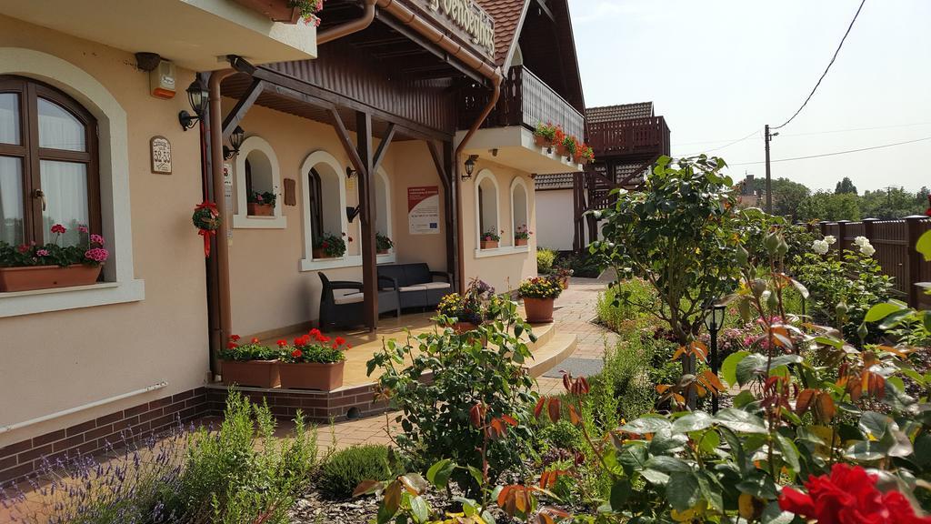 Sovirag Vendeghaz Hotel Hortobágy Buitenkant foto
