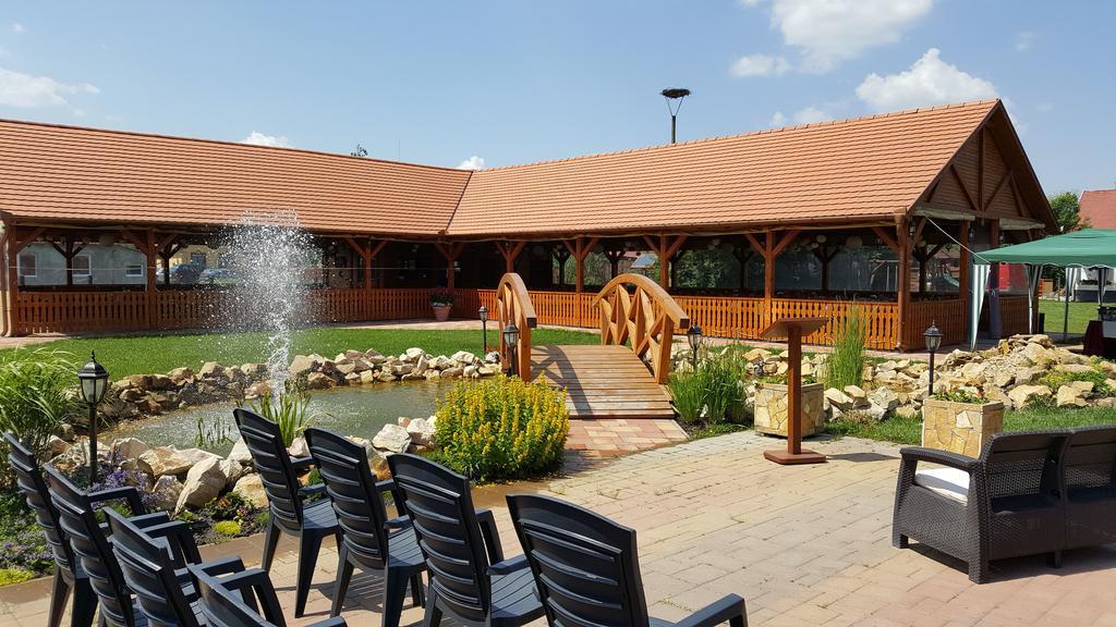 Sovirag Vendeghaz Hotel Hortobágy Buitenkant foto