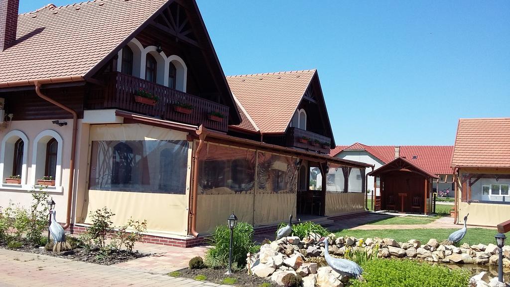 Sovirag Vendeghaz Hotel Hortobágy Buitenkant foto
